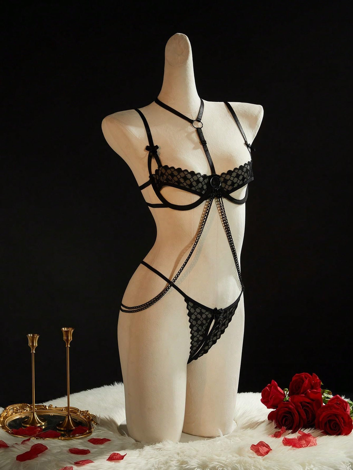 Lingerie Set For Women With Strappy Halter Neck And Metal Chain Black XL