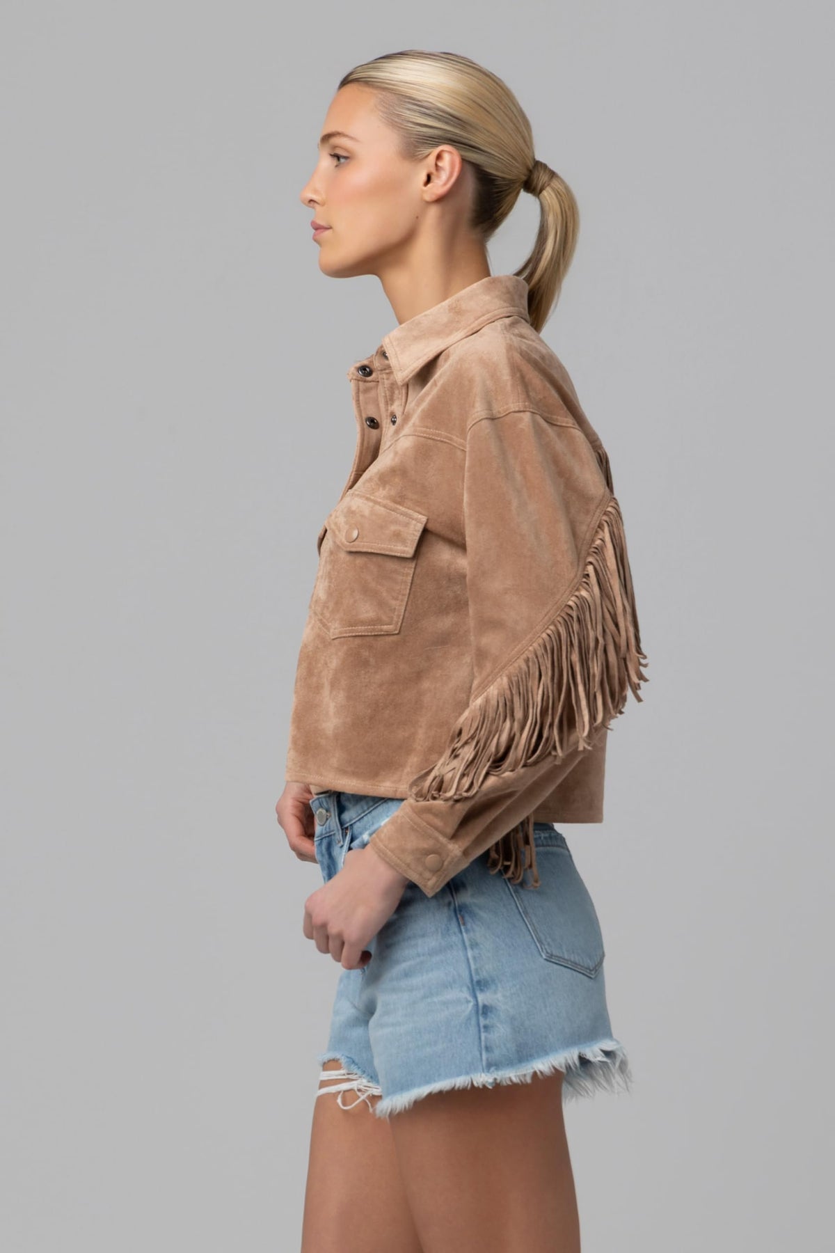 [BLANKNYC] WOMEN'S FAUX SUEDE FRINGE JACKET, MAPLE SUGAR, MEDIUM