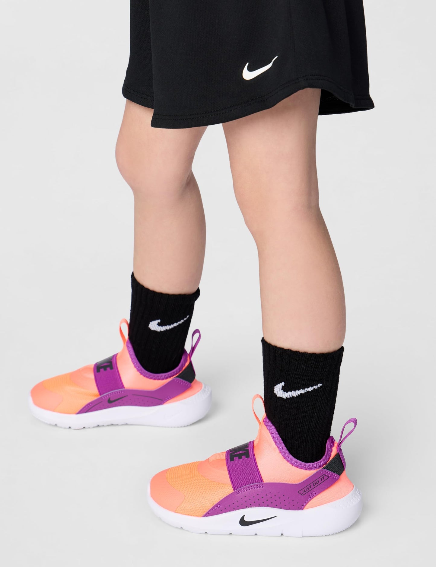 Nike Big Kid's Flex Runner 4 Running Shoe, Bright Mango/Anthracite-Vivid Purple, 5Y