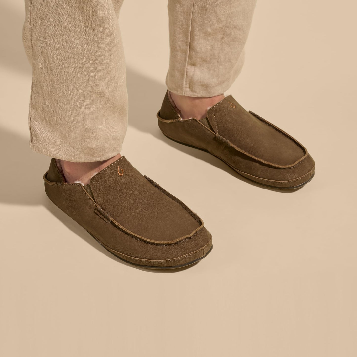 OLUKAI Moloa Slipper, Men's Premium Leather Slip-On Shoes, Soft Genuine Shearling Lining & Gel Insert, Drop-In Heel & All-Day Comfort, Kona Coffee/Kona Coffee, 9