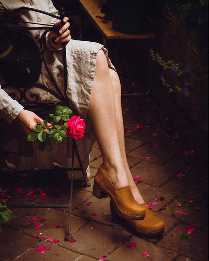 Sandgrens Handmade Swedish High Heel Wood Closed-Back Clogs for Women, US 8-8.5 | Brett Dexter Tan Nubuck DK, EU 39