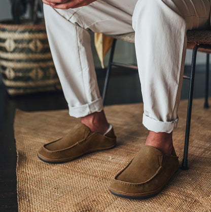 OLUKAI Moloa Slipper, Men's Premium Leather Slip-On Shoes, Soft Genuine Shearling Lining & Gel Insert, Drop-In Heel & All-Day Comfort, Kona Coffee/Kona Coffee, 9