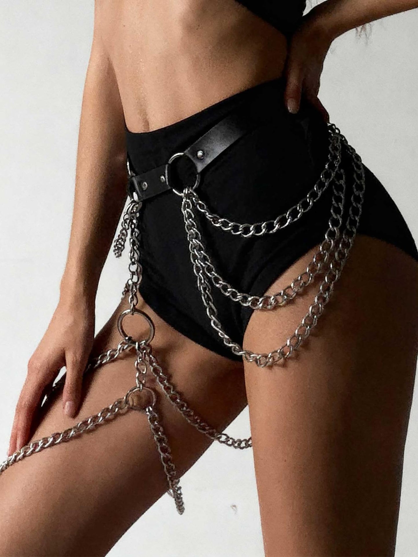 Women's Adjustable Leather Belt with Leg Chain, Faux Leather Waist Harness with Alloy Rings, Punk Gothic Festival Outfit Accessory(Waist 25.6-35.4in)