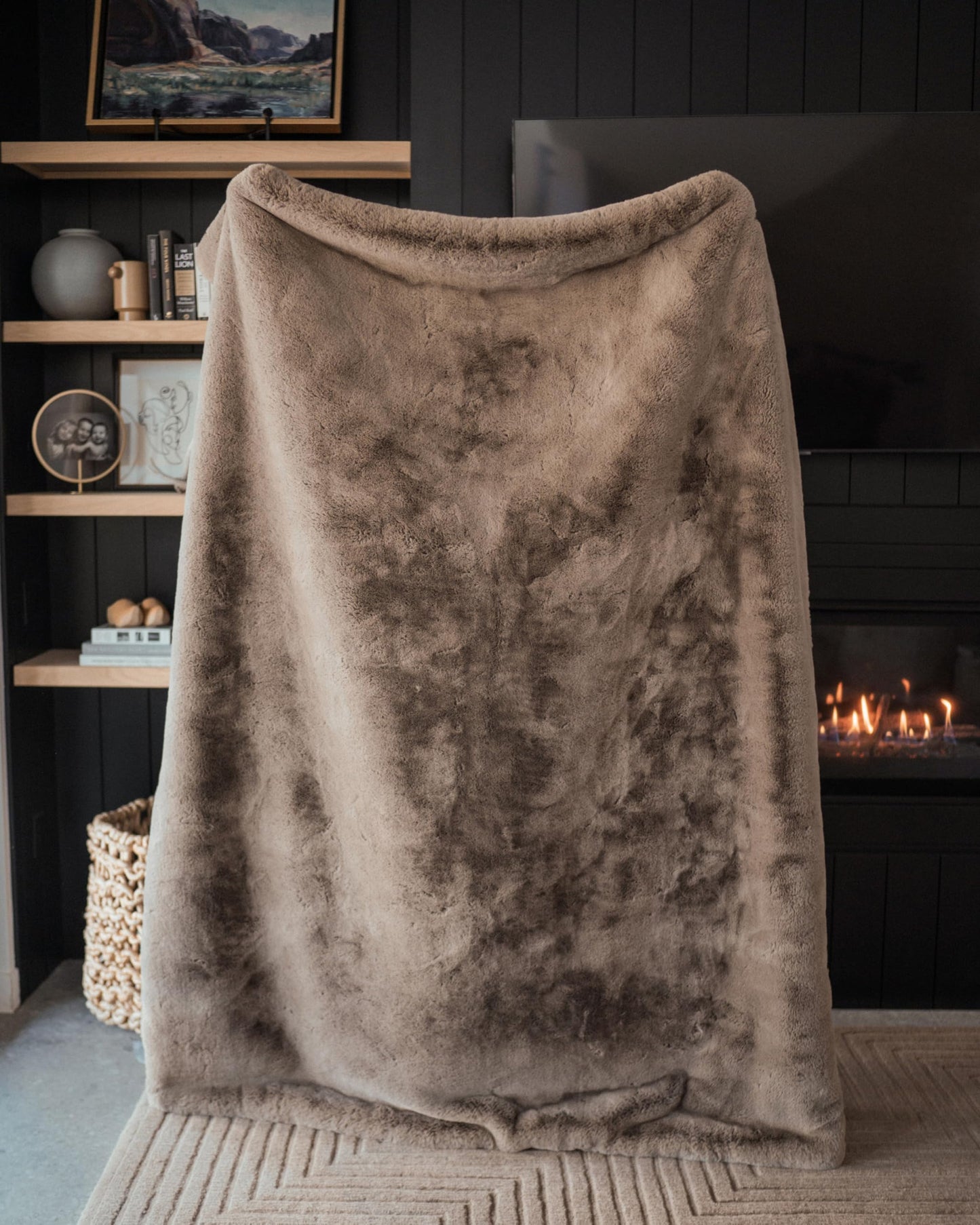 Cozy Earth Cuddle Blanket, Faux Fur Ultra-Soft Luxury Throw Blanket