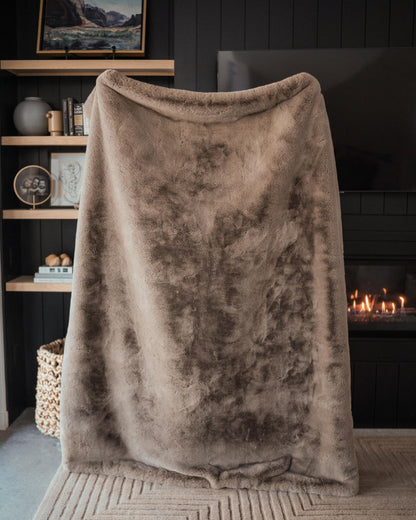 Cozy Earth Cuddle Blanket, Faux Fur Ultra-Soft Luxury Throw Blanket