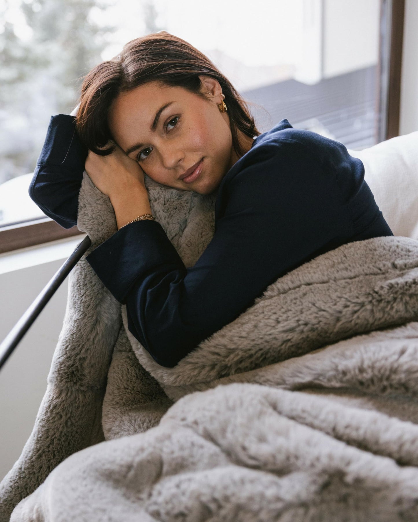 Cozy Earth Cuddle Blanket - Faux Fur Ultra-Soft Luxury Throw Blanket - Thick & Cozy Oversized Design for Lounging or Sharing - Machine Washable - Oversize Throw 80" x 60" Dove Grey