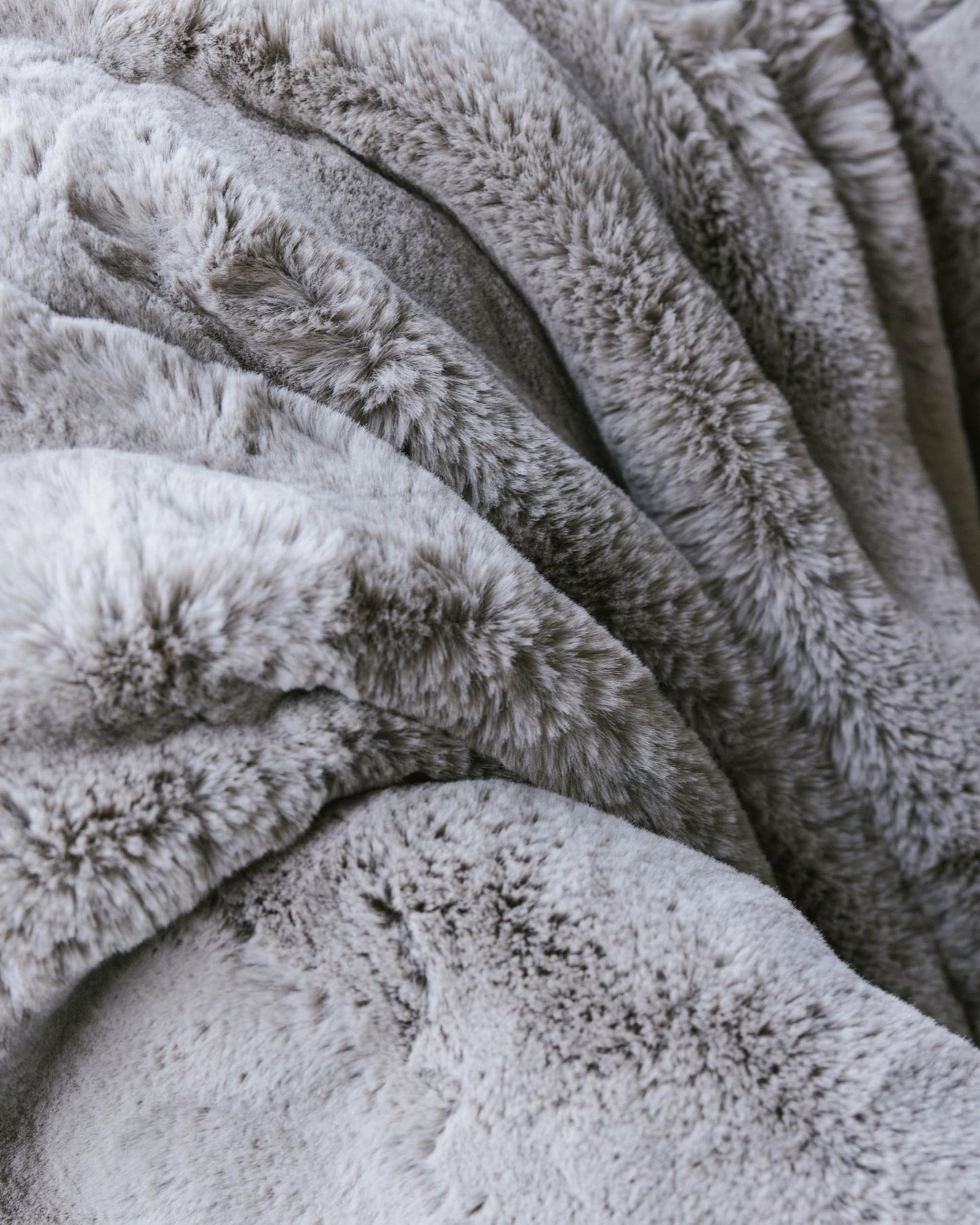 Cozy Earth Cuddle Blanket - Faux Fur Ultra-Soft Luxury Throw Blanket - Thick & Cozy Oversized Design for Lounging or Sharing - Machine Washable - Oversize Throw 80" x 60" Dove Grey