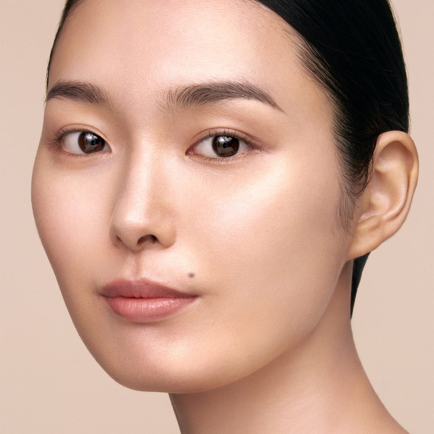 Clé de Peau Beauté, Radiant Cushion Foundation Dewy Refill, Light Ocher