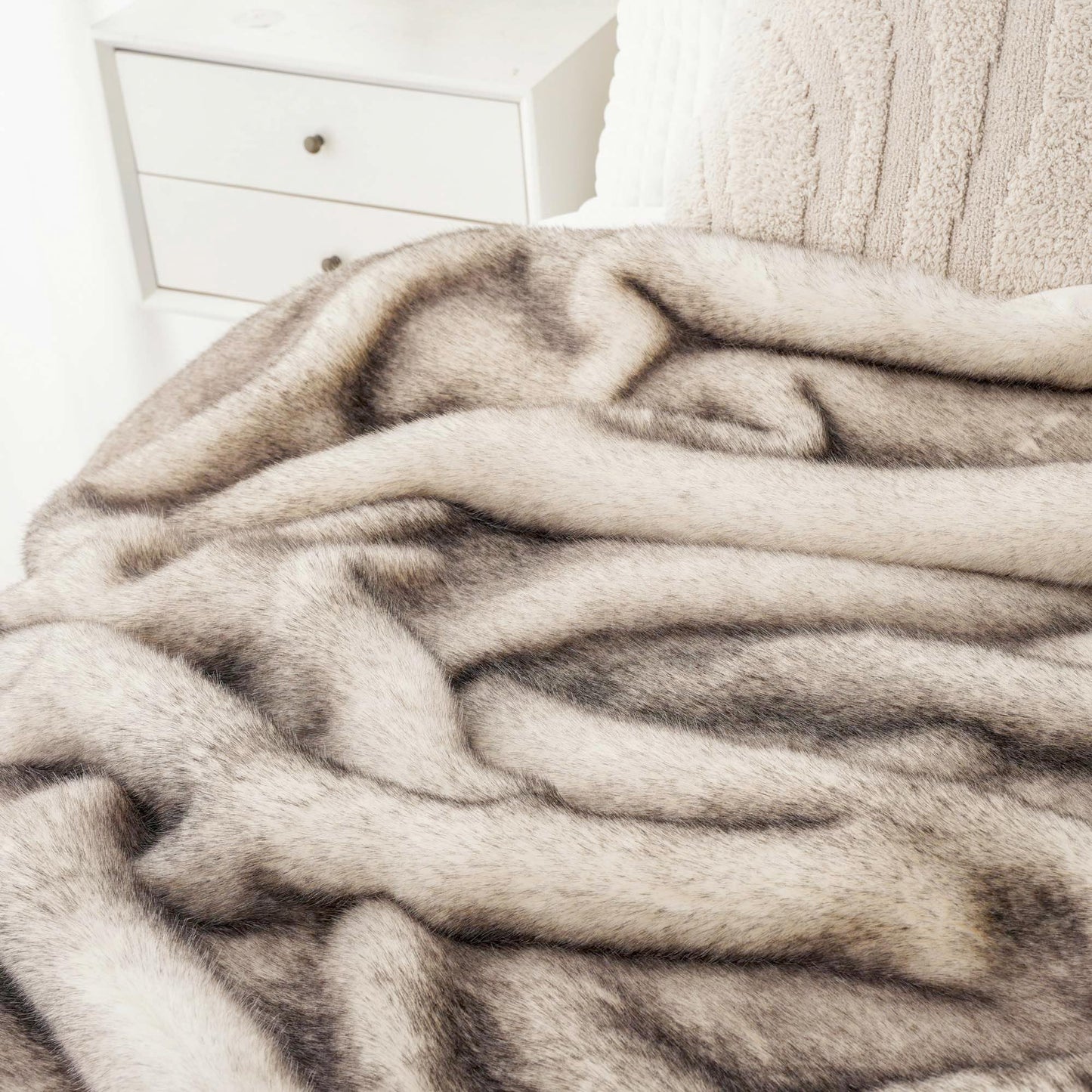 BATTILO Luxury Large Faux Fur Throw Blanket for Couch, 60"x80", Thick