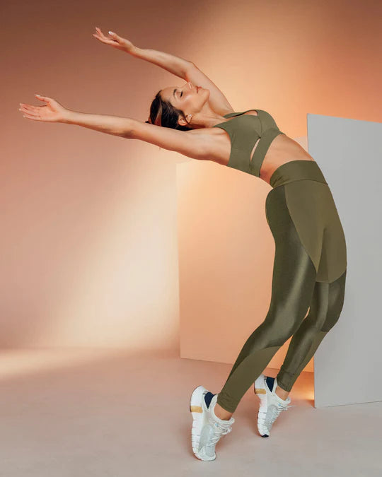 A legging, co-created with Silvy Araujo, which has unique details that will make you look and feel incredible during your routines.